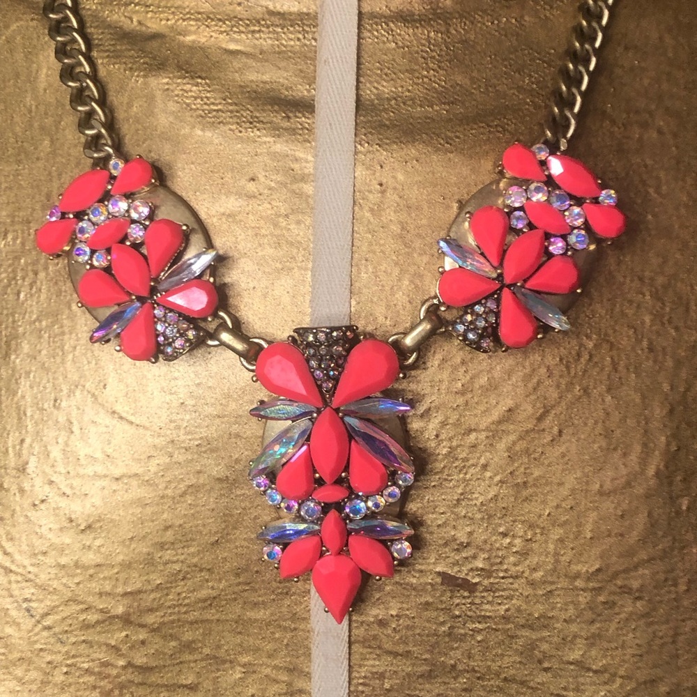 J Crew beautiful necklace, costume jewelry. Like new, great statement piece.